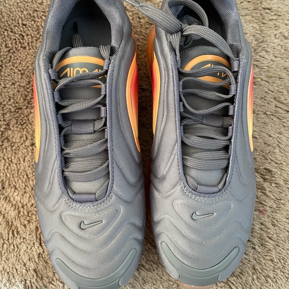 BRAND NEW: Nike Air Max 720 Black Fuel Orange - Picture 2 of 5